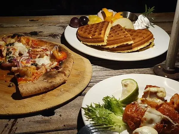 (胖樺食記)宜蘭礁溪推薦必訪景觀餐廳「空ㄟ農場」/百萬夜景配上窯烤披薩啤酒/情侶約會聚餐景點/網美打卡名店