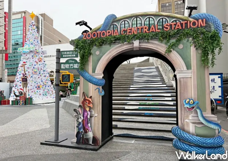 ▲以「Zootopia Central Station」為靈感設計的「動物方城市主題拱門」亮相中山站，茱蒂警官與尼克迎接每位影迷進入動畫場景，完美還原電影級打卡點。(攝影：鄭雅之)
