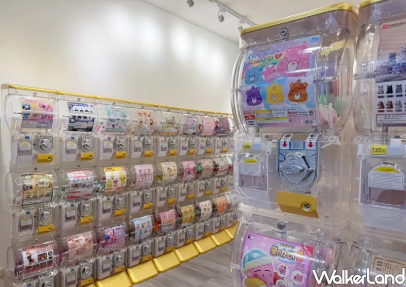 ▲三樓扭蛋區有近200台機台，航海王、星之卡比、Care Bears等系列應有盡有，轉蛋聲此起彼落超療癒。(攝影：鄭雅之)