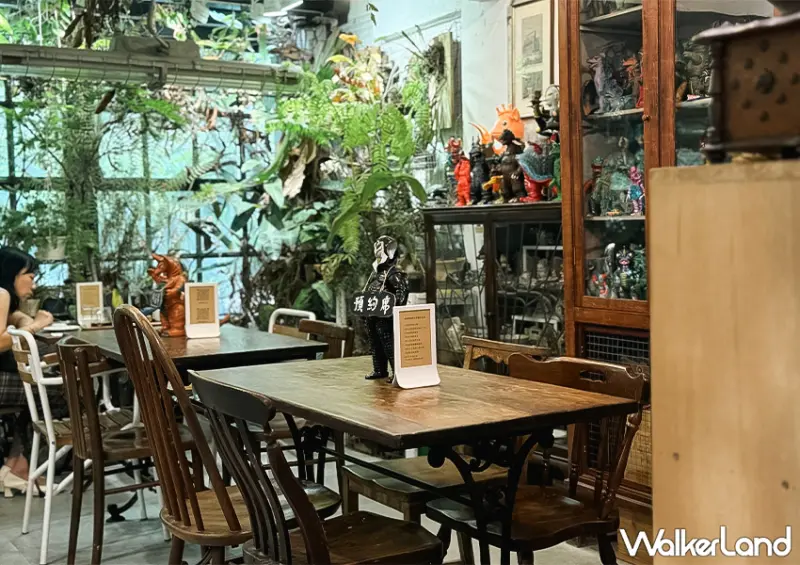 ▲捷運市政府咖啡廳推薦!小青苑 信義區森林系秘境,復古收藏打造城市綠洲