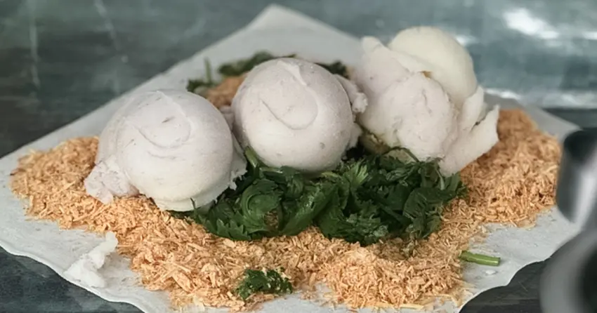 宜蘭礁溪美食推薦！龍潭湖花生捲冰淇淋 超大卷只要50、一週只賣兩天，花生粉、香菜通通加爆。