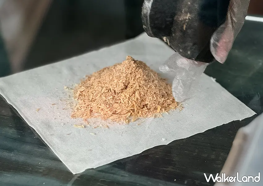 ▲宜蘭礁溪美食推薦！龍潭湖花生捲冰淇淋 超大卷只要50、一週只賣兩天，花生粉、香菜通通加爆。