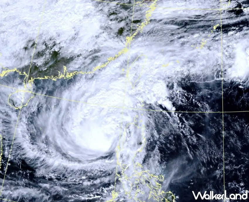 ▲鳳凰颱風最新路徑曝光!5縣市暴風圈侵襲率達90%預測週三登陸