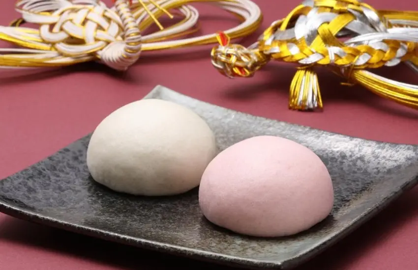 ▲老字號和菓子店「榮太樓總本鋪」為這次活動提供紅白饅頭。