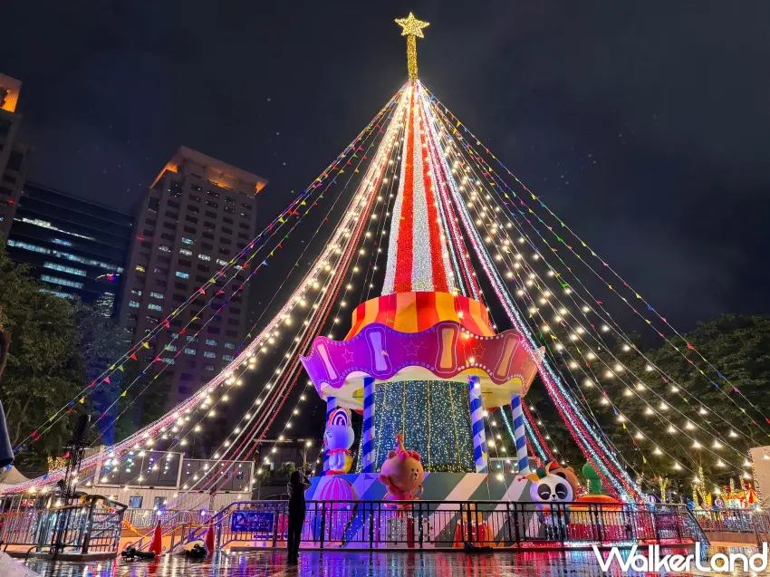 ▲超萌熊大耶誕樹、巨型公仔打卡點，今天起衝板橋就能免費打卡。(攝影：張人尹)