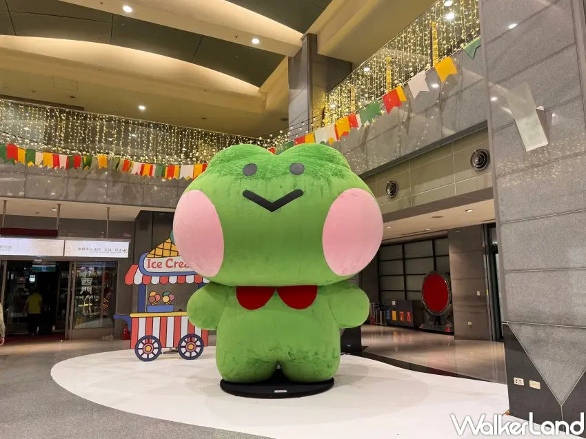 ▲市府大樓內可愛 lenini公仔「馬戲檢票站」打卡點(攝影：張人尹)