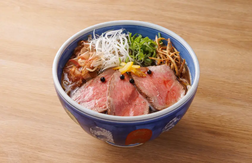 ▲如果不想喝湯,推薦你選擇淡麗醬油沾麵。