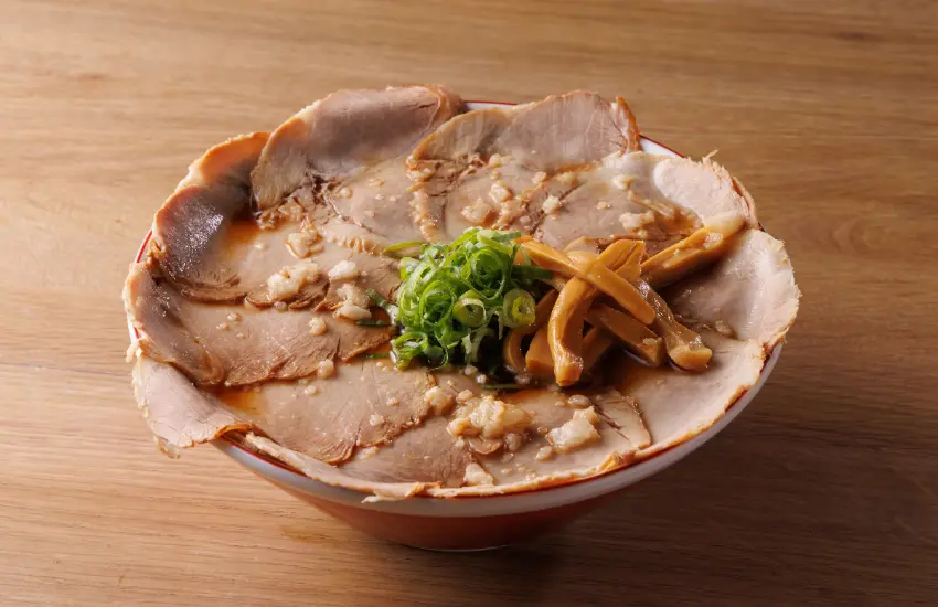 ▲肉肉控深意絕對不能錯過的拉麵,鋪滿燒肉讓人食指大動。