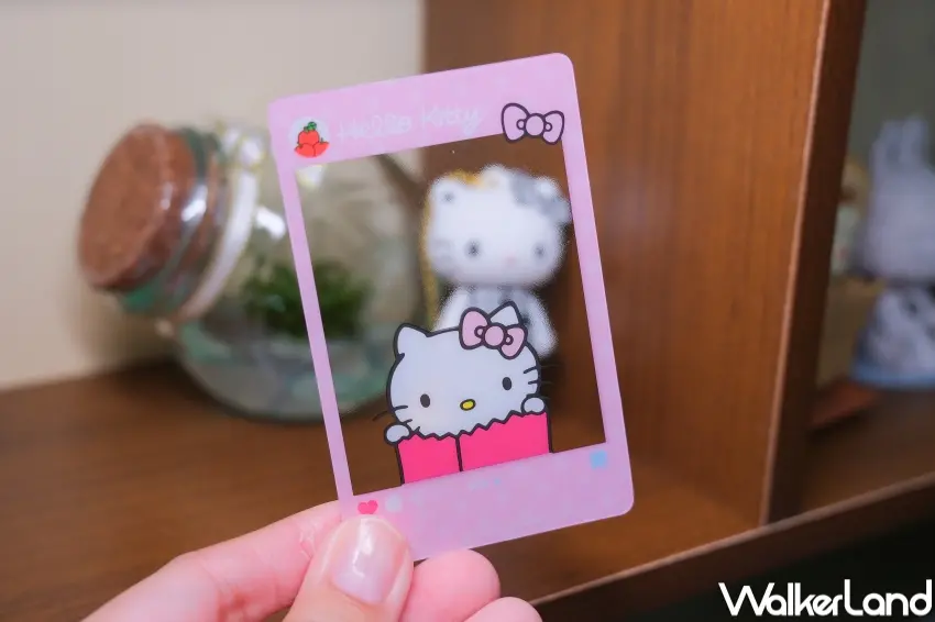 ▲入場即贈送台灣限定，迷你可愛透卡極具珍藏價值。（攝影：張人尹）