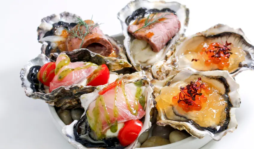 ▲主打三種不同風味的生蠔,包括柑橘果凍配魚子醬、烤牛肉配松露醬、鮮魚配馬斯卡彭起司。