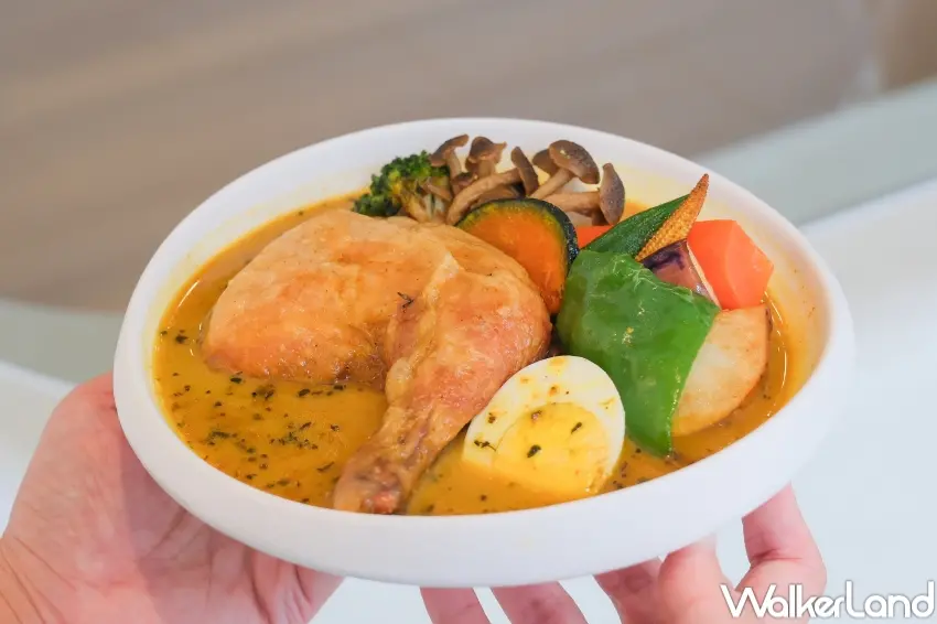 ▲台中店海外首店登台,平價輕奢美學詮釋湯咖哩新境界。(攝影:張人尹)