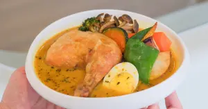 北海道必吃SOUP CURRY KING來台灣！限定櫻桃鴨胸湯咖哩，5種辣度台中開吃。