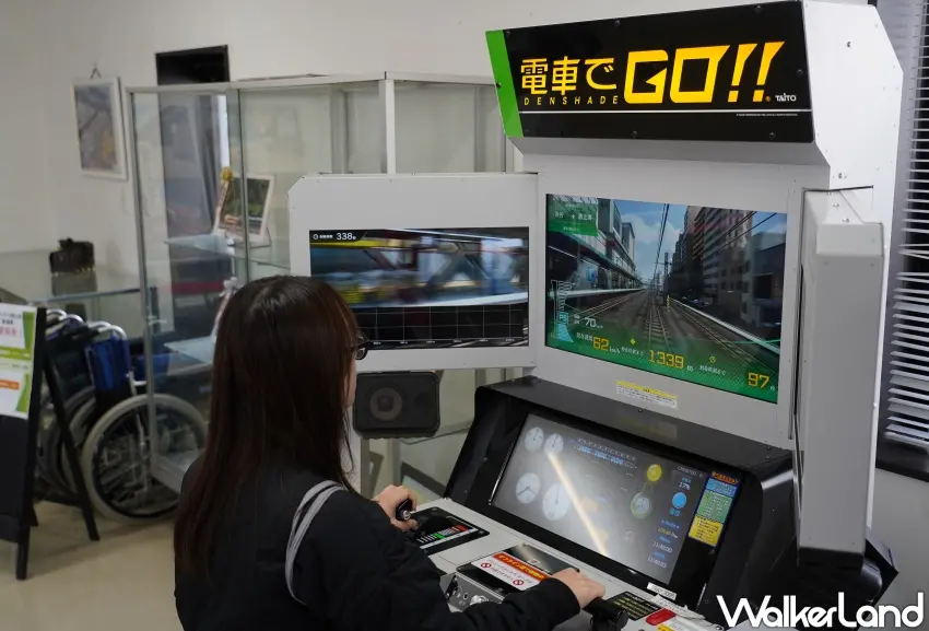 ▲在津山鐵道教育館，旅人可體驗駕駛艙操作火車的樂趣。（攝影：楊婷雅）