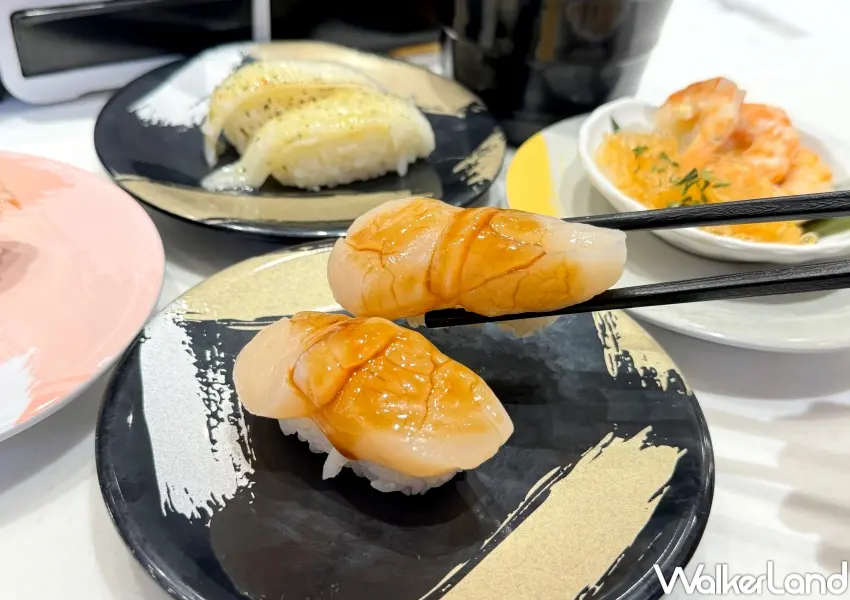 ▲爭鮮壽司優惠活動，第8盤開始每盤都半價。（攝影：張人尹）