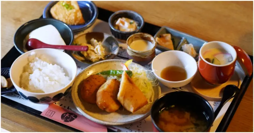 70年岡山津山美食推薦！早瀨豆富店傳承職人手作豆腐工藝，豐富豆腐料理一次滿足。