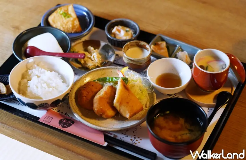 ▲早瀨豆富店供應豐富的豆腐料理。（攝影：楊婷雅）