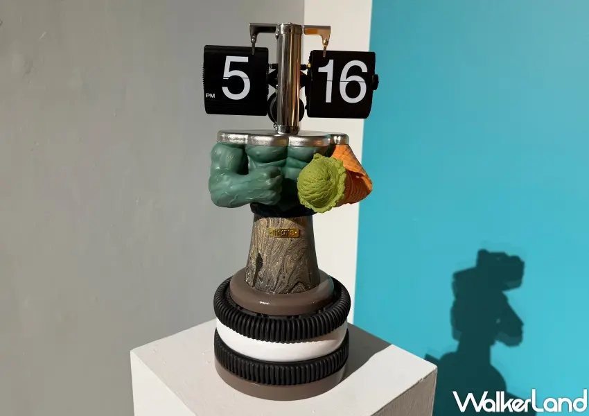▲台北免費展覽將角色結合冰淇淋、OREO打造的造型時鐘。(攝影:鄭亦庭)