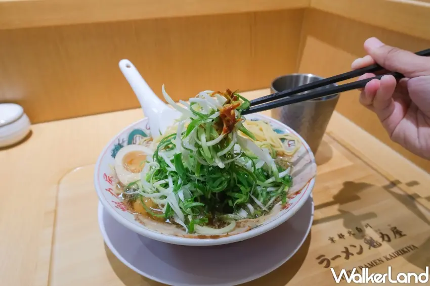 ▲台灣拉麵控獨享雞白湯基底，口味可選大份量肉肉、三星蔥或松露。（攝影：張人尹）