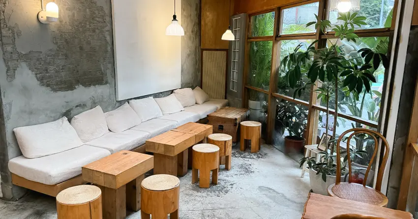 大巨蛋咖啡廳推薦！Annyoung Cafe 你好咖啡 一秒到首爾街頭，營業到晚上11點、菜單蜂蜜海苔年糕必點。