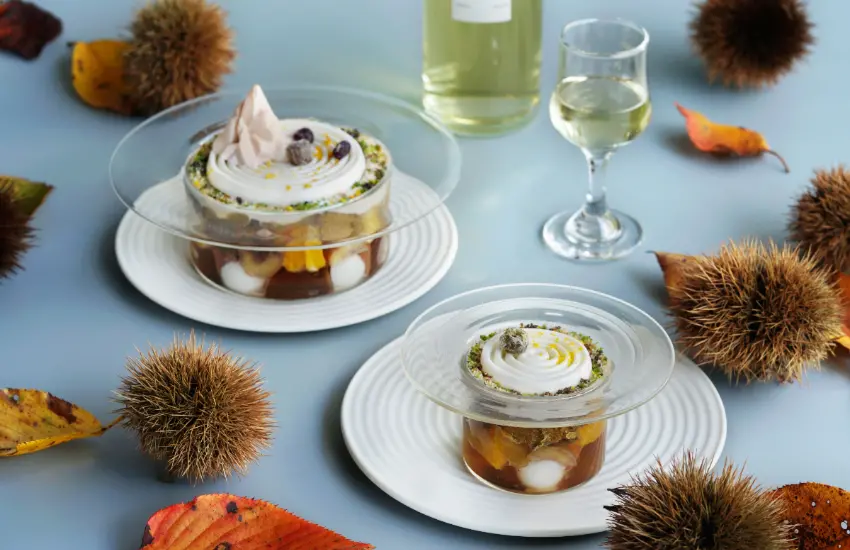 ▲缽中如寶石般填入自製焙茶冰淇淋、焙茶戚風蛋糕和季節栗子。