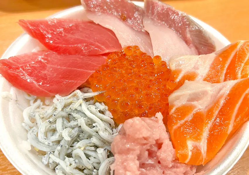 ▲生魚片吃到飽2980円!名古屋美食 漁港食堂 惠比壽市場 新開幕,爽吃藍鰭鮪魚、炸物與自製海鮮丼。