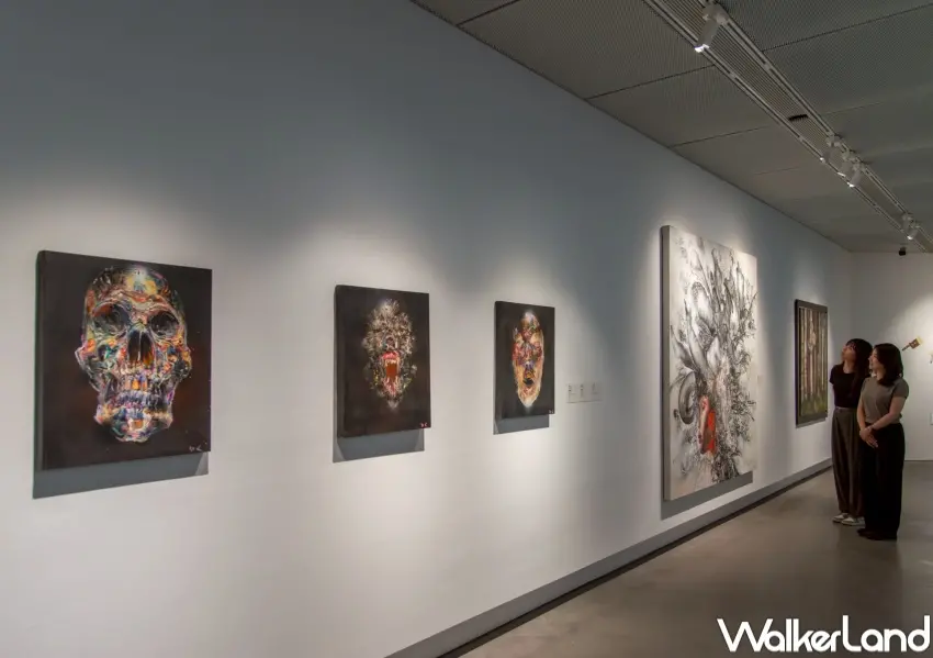 ▲高美館《快樂島-日常的史詩》崔大衛以狂放筆觸捕捉情緒的系列作品。