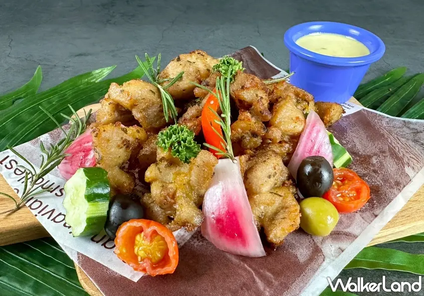 ▲觀光局以「炸物上場,手搖應援」為主題,現場打造熱鬧街頭氛圍