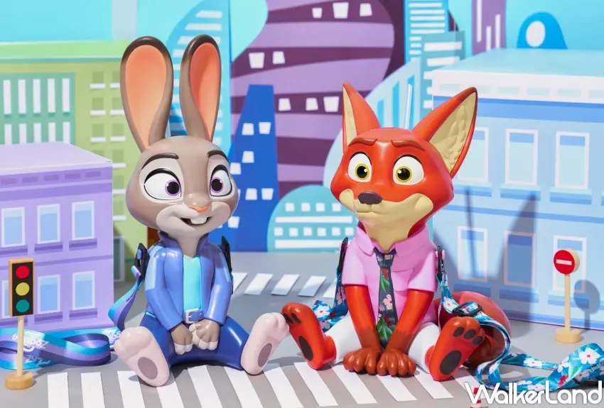 ▲威秀獨家大型造型飲料杯，35公分朱蒂尼克可背著走。