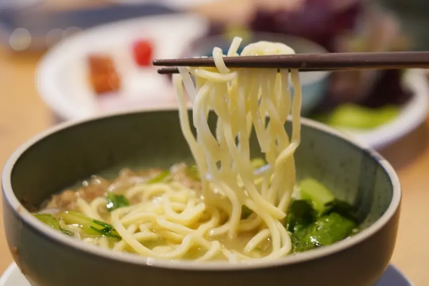 ▲「新北北海溫泉洲際酒店」早餐必點現煮鴨肉麵。(攝影:楊婷雅)