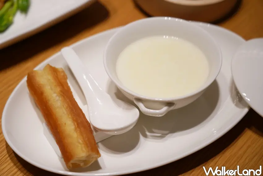 ▲「新北北海溫泉洲際酒店」中餐廳套餐甜點為「杏仁茶脆香油條」。(攝影:楊婷雅)