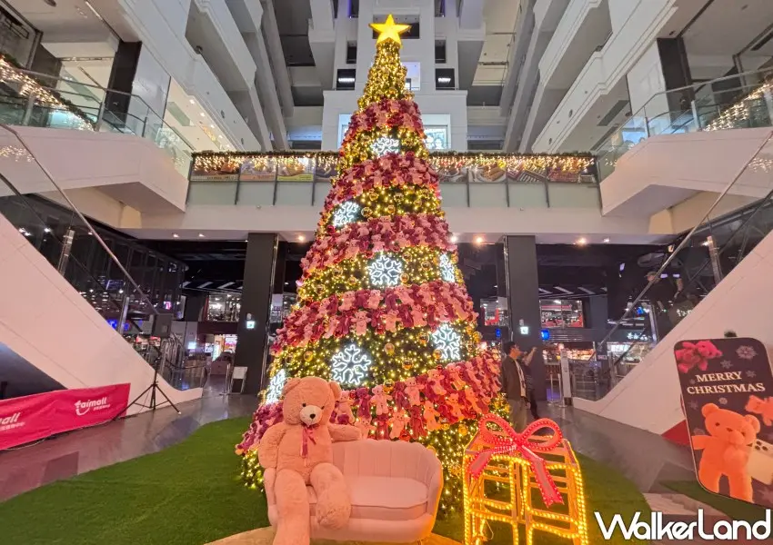 ▲桃園台茂聖誕節裝置藝術，每日10場光霧音樂秀，於12:00至21:00整點演出10分鐘。