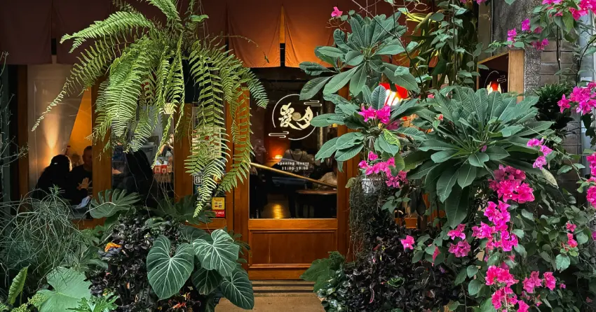 中山站咖啡廳推薦！月霞 Waha Cafe 菜單肉桂捲必點，台北老宅咖啡廳超好拍。