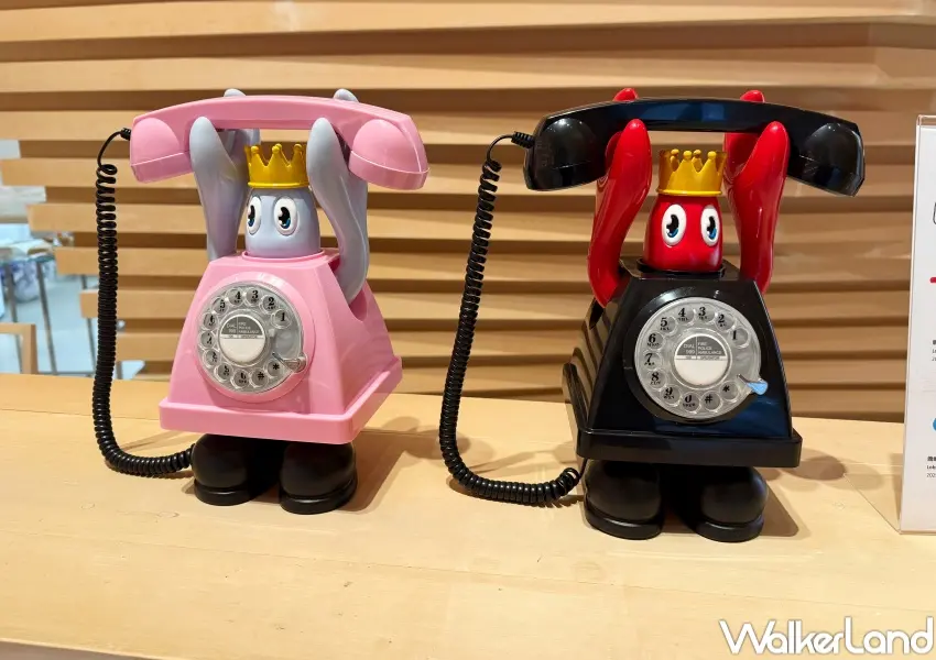 ▲台北免費展覽！普普藝術家菲利普・考爾伯特特展《彩境・時光之外》，超可愛龍蝦電話要拍。(攝影：鄭亦庭)