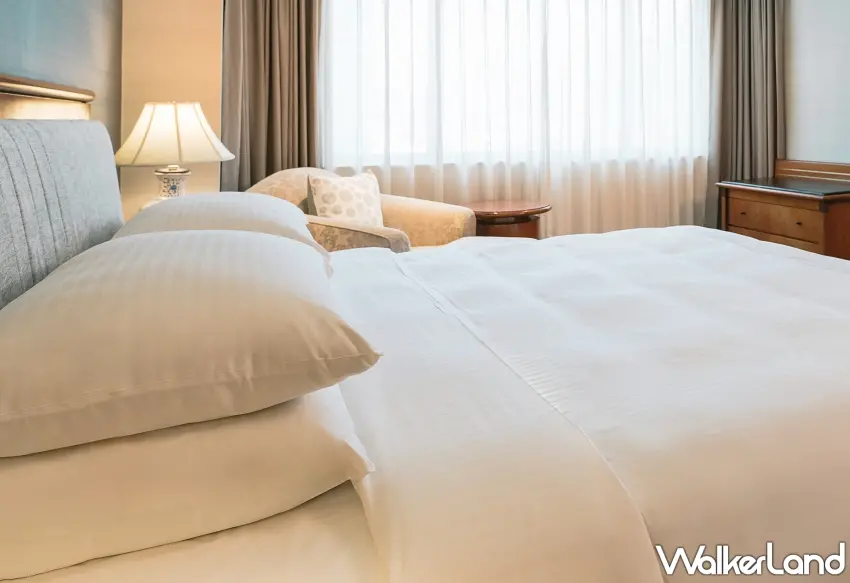 ▲台中長榮推出「普發一萬•好眠升級」優惠,購買枕被組合或枕頭組合,皆贈送紓壓記憶枕一個