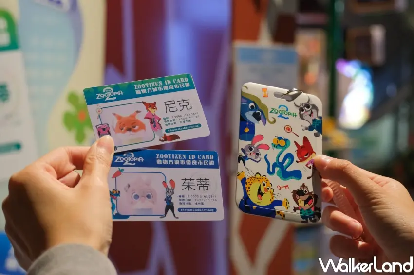 ▲快閃店市民證套組299元,可現場拍攝大頭照與客製名字。(攝影:張人尹)