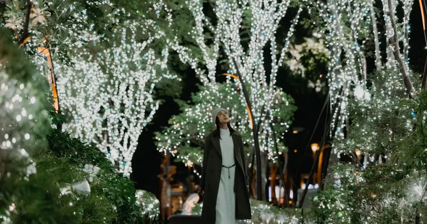 2025台中勤美草悟聖誕村！7米積雪樹、250米光之道，獨一無二的雪白冬日慶典一次看。