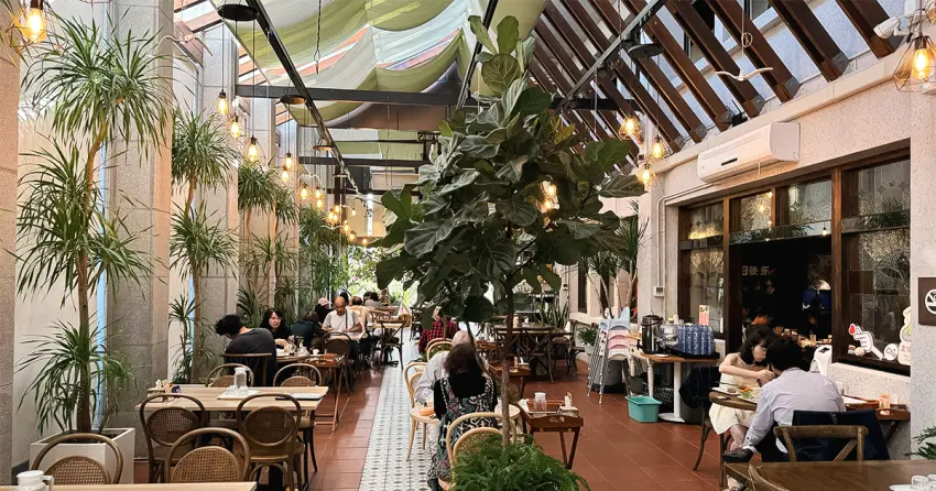 桃園玻璃屋咖啡廳！北橫之驛 大溪美食推薦，森林系景觀餐廳必拍。