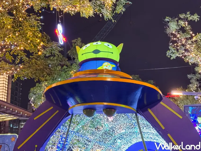 ▲台北101今年聖誕節主題是迪士尼玩具總動員。(攝影:張人尹)