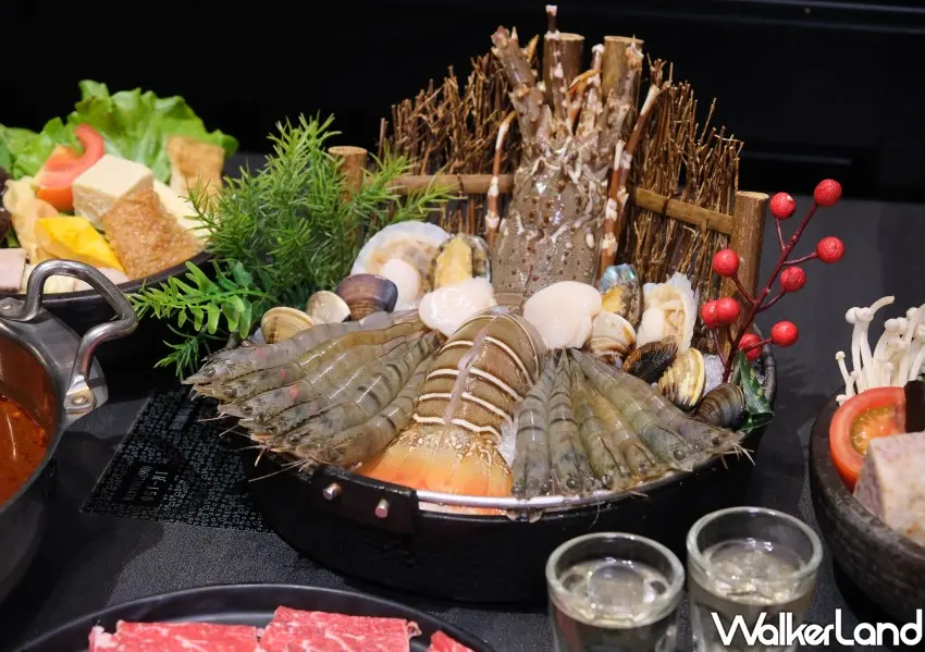 ▲藝爐晏雙人海陸套餐嚴選肉質較多、較Q彈的小青龍為主角，搭配干貝、蝦字等。(攝影：鄭雅之)