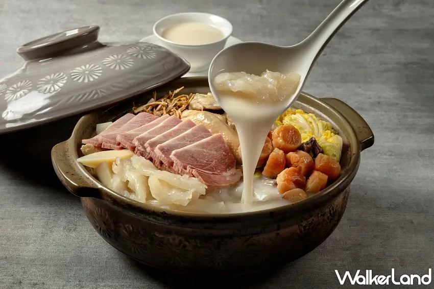 ▲花膠什錦砂鍋使用熬製兩天的上湯，加上仿土雞腿、花膠、豬肚等豐富食材，湯色清澈鮮亮，口感清爽層次飽滿。