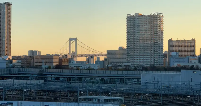 ▲港區沒有新宿的擁擠，也少了澀谷的喧嘩，不像東京車站那樣老派，又比貴氣的銀座多了幾份理性克制。