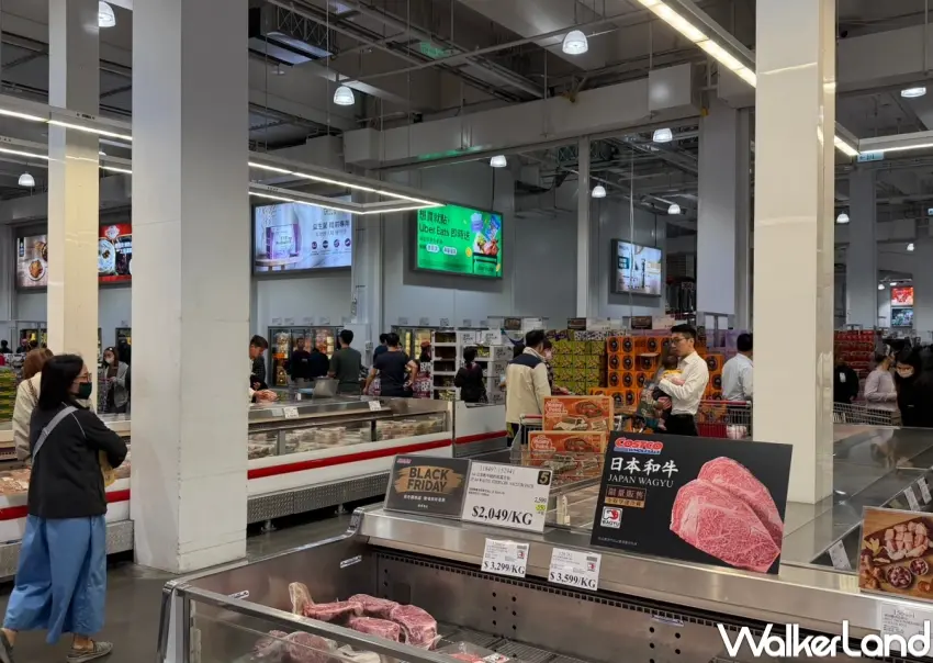 ▲A4日本和牛紐約客真空包與哈根達斯冰品皆有超值折扣，搶攻美食市場。（攝影：李維唐）