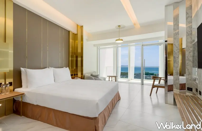 ▲房型以溫潤柔和的色調搭配淡雅木質與暖金色元素，營造微奢的精品質感