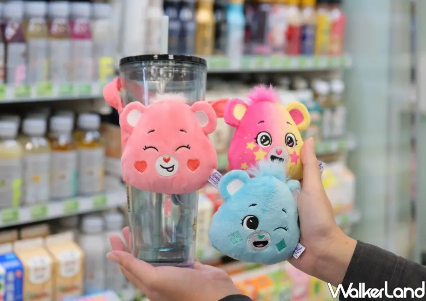 ▲全家Care Bears加購優惠，指定飲品2件＋89元換購絨毛飲料提袋。(攝影：鄭雅之)