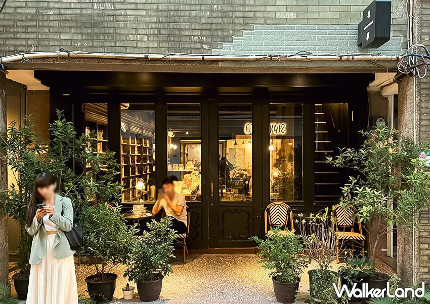 ▲中山站不限時咖啡廳推薦!春秋書店 赤峰街三層老宅書店,復古藝文閱讀空間在這。