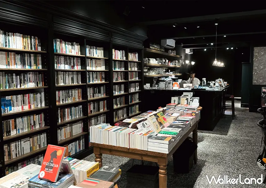 ▲中山站不限時咖啡廳推薦!春秋書店 赤峰街三層老宅書店,復古藝文閱讀空間在這。