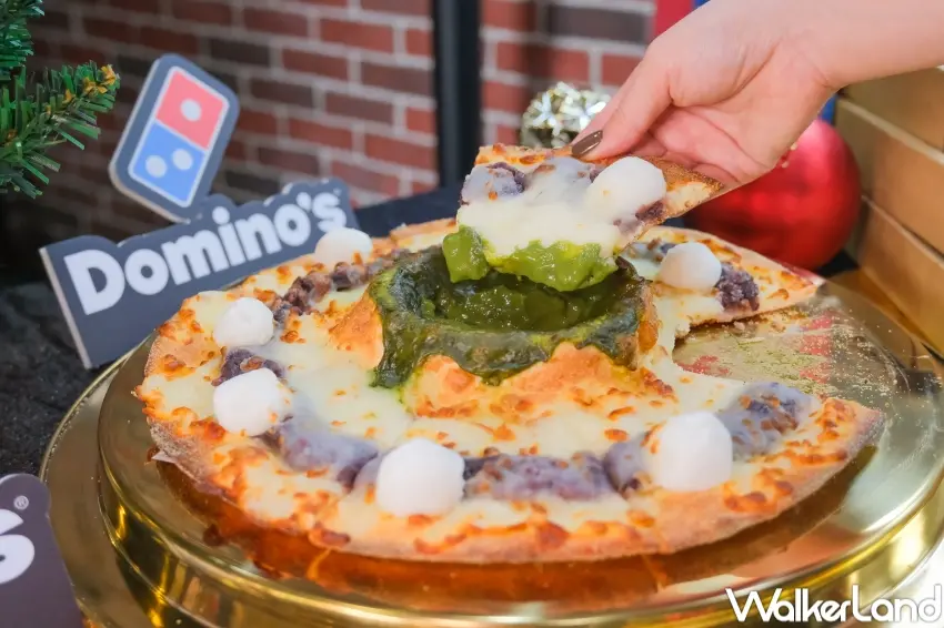 ▲「相思抹茶火山披薩」為火山系列新品，披薩上點綴著綿密紅豆以及Q彈麻糬。（攝影：張人尹）