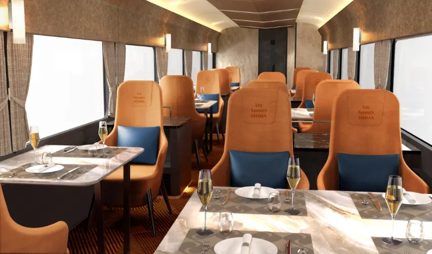 ▲4號車廂採用皮革家具式座椅，柔和的間接照明營造高雅氛圍。