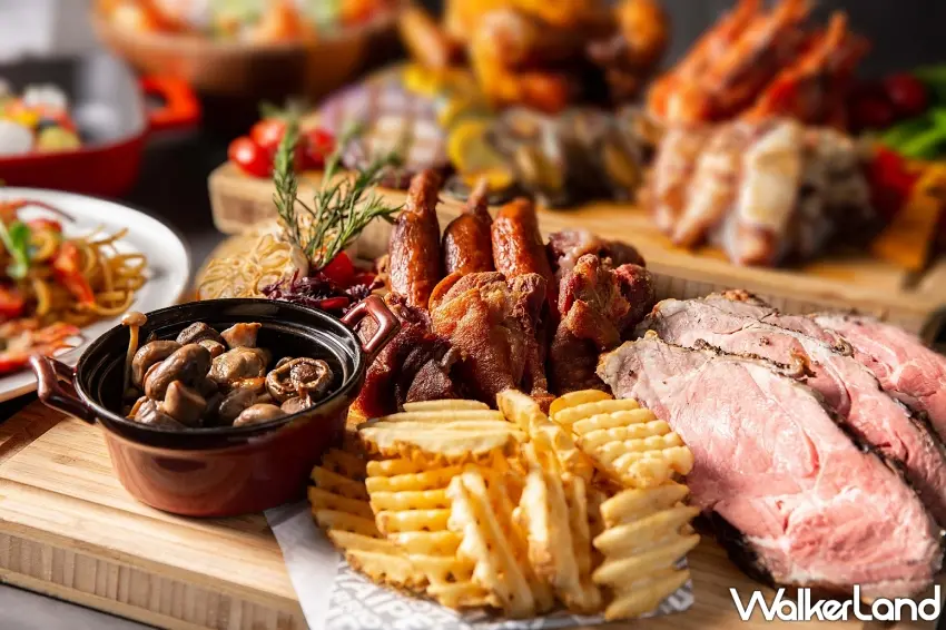 ▲Lobby Lounge跨年夜推出晚晚餐吃到飽,Live Band現場演奏伴隨美酒佳餚倒數