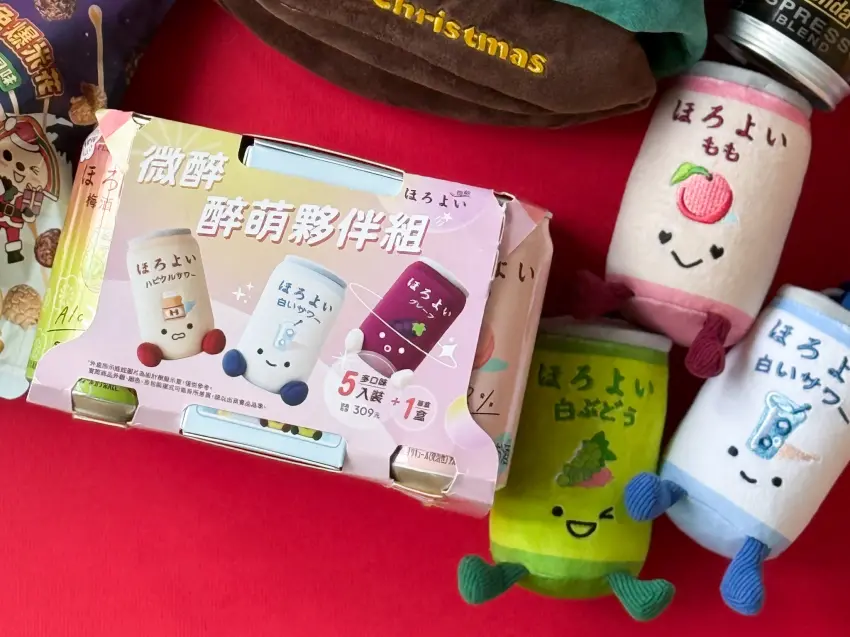 ▲微醉醉萌夥伴組309元，含5瓶微醉和玩偶盲盒一組。（攝影：張人尹）